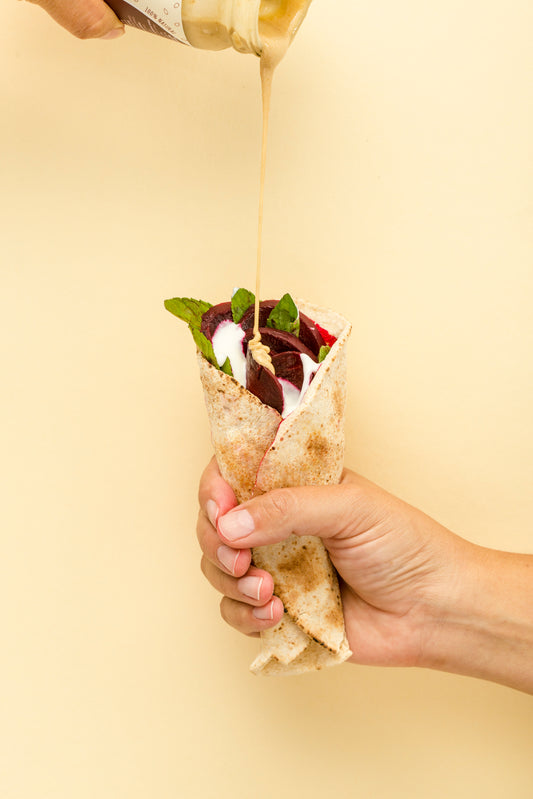 Wrap de betabel con Tahini Miel