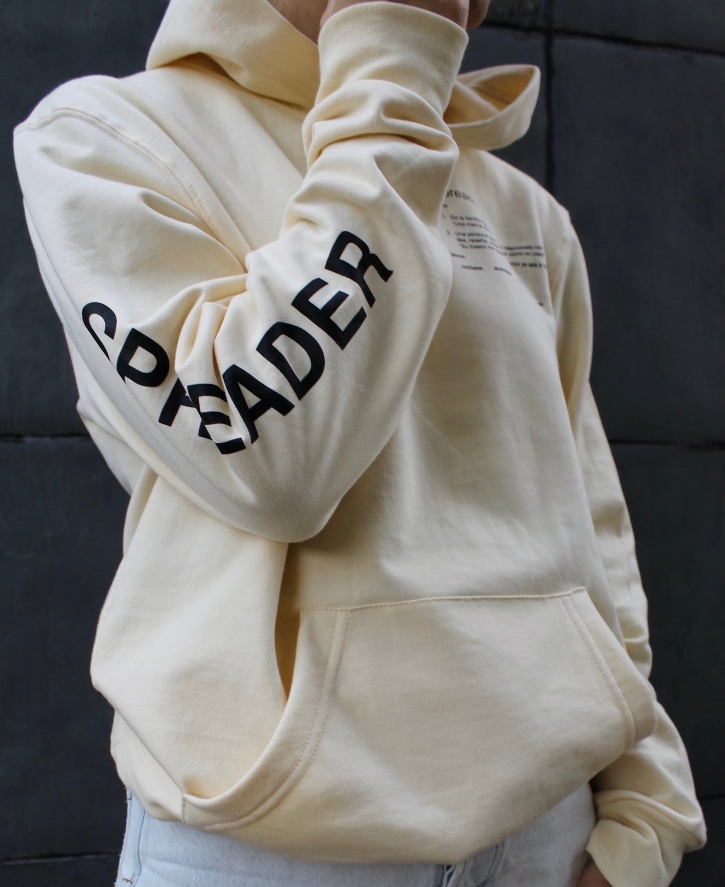 Sudadera unisex color hueso de Sarai´s Superfood spread