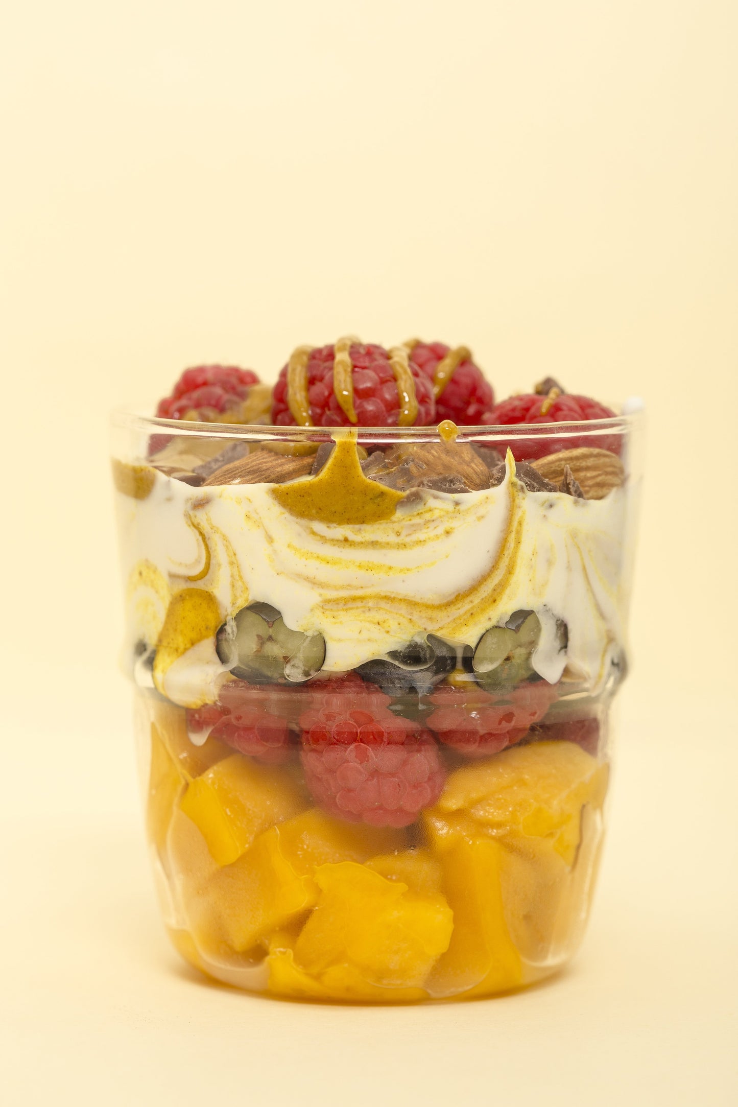 Cardamomo de frutas con spread de Leche Dorada