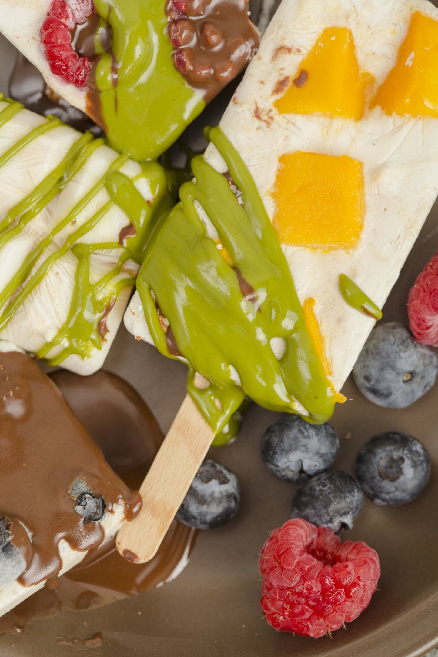 Paletas de frutas con crema de matcha Spreads