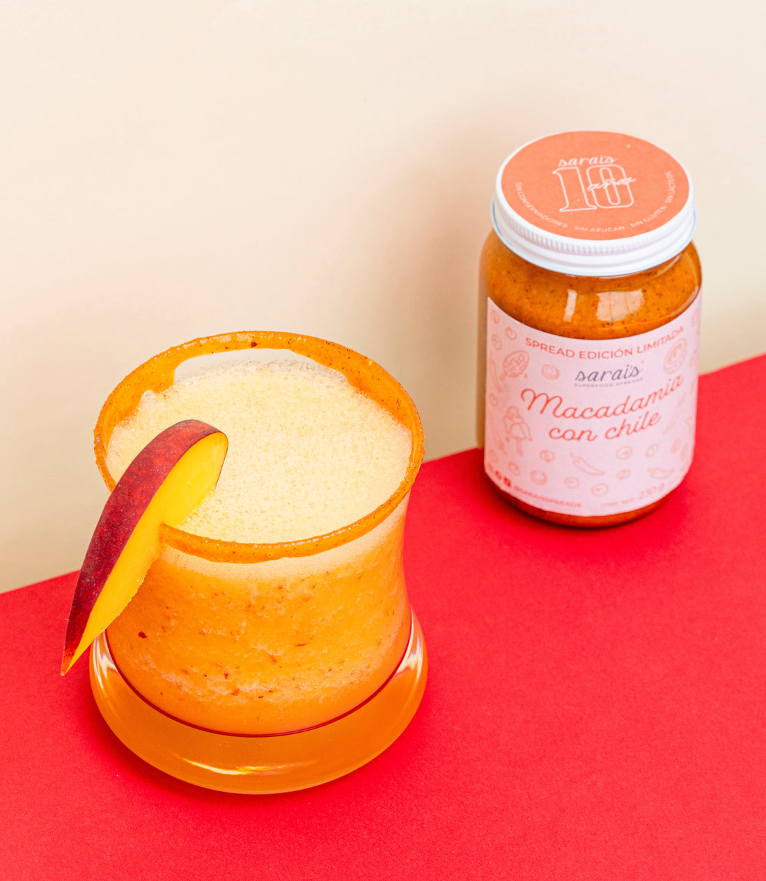 Agua de coco con durazno y Macadamia con Chile